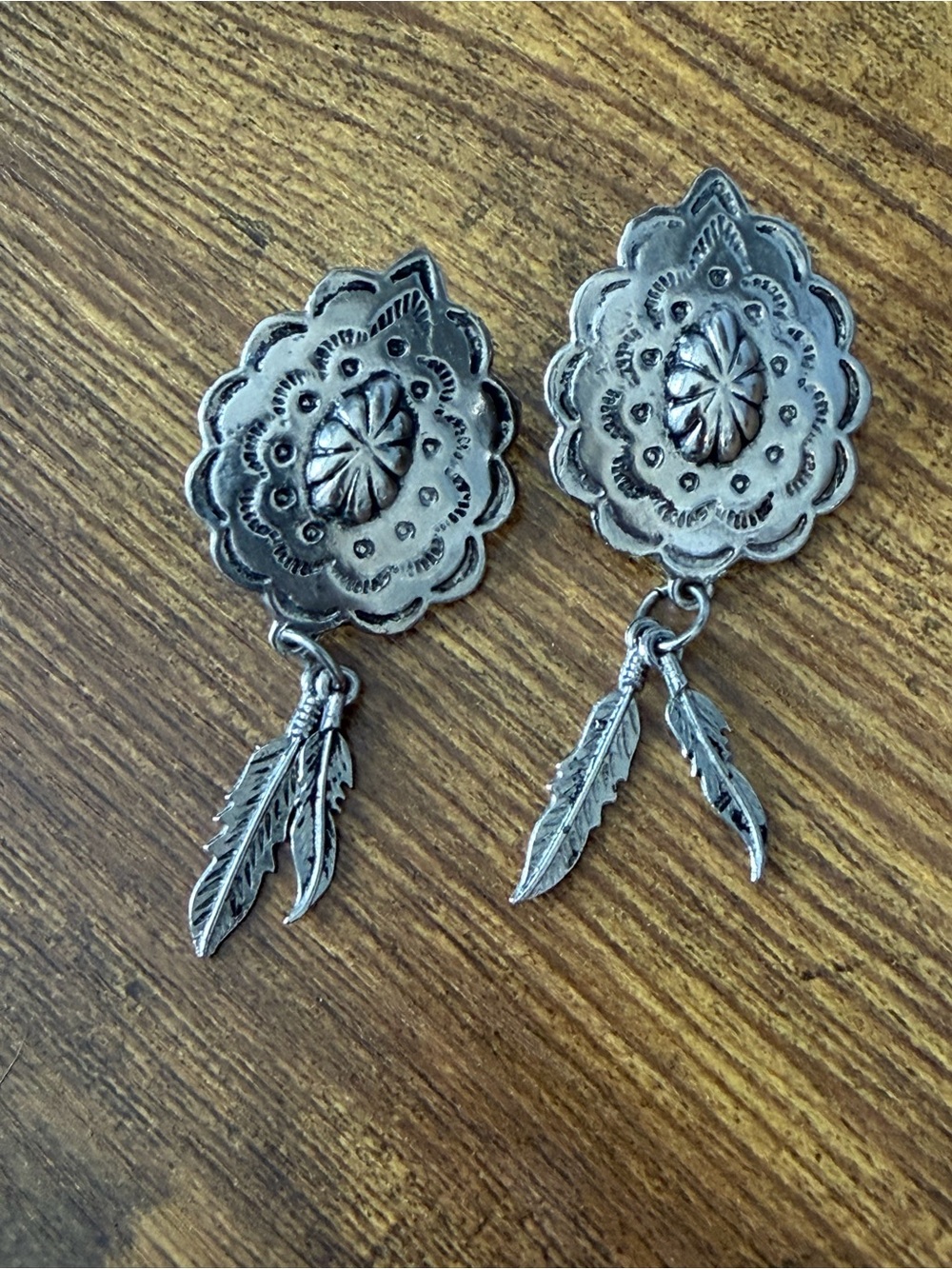 Vintage JJ 1988 Southwestern Concho Feather Dangle Earrings Pewter Pierced
